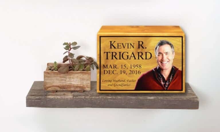 How to personalize a cremation urn